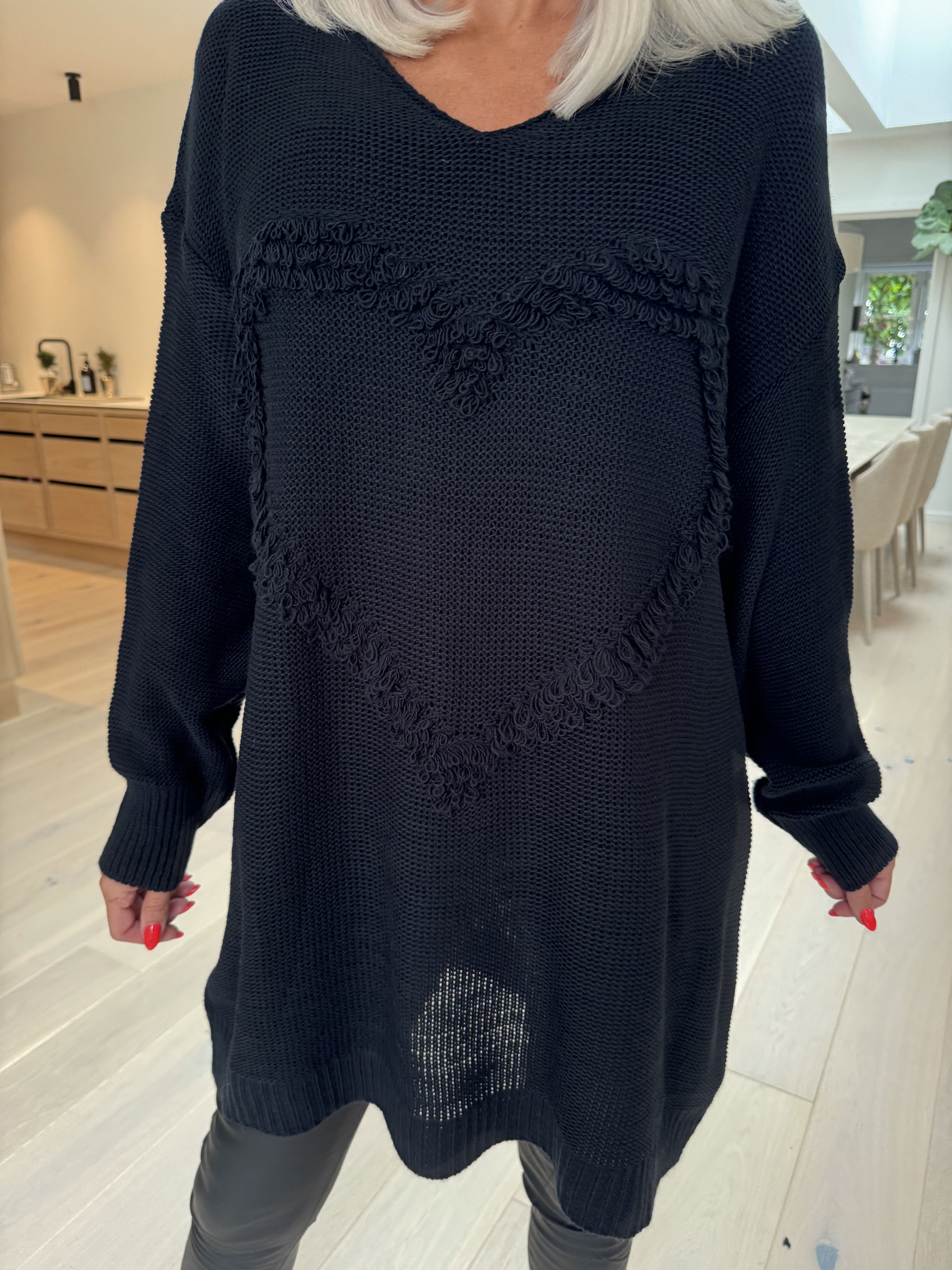 Annalise - Strikkjole med hjerte foran